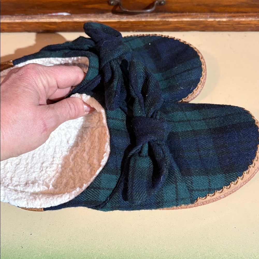 Toms Green and Black Plaid Slippers size 9 - Picture 3 of 5